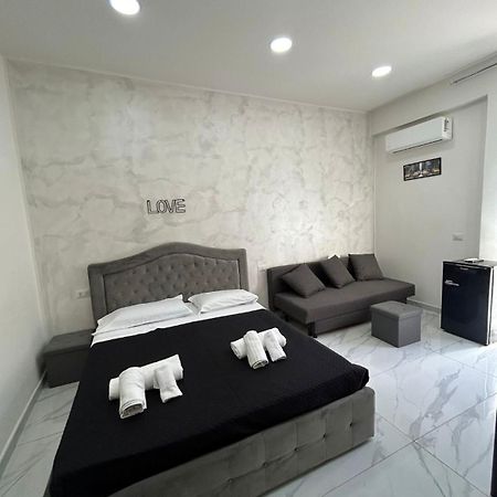 Terrazza Luxury Valentino Apartment เนเปิลส์ ภายนอก รูปภาพ