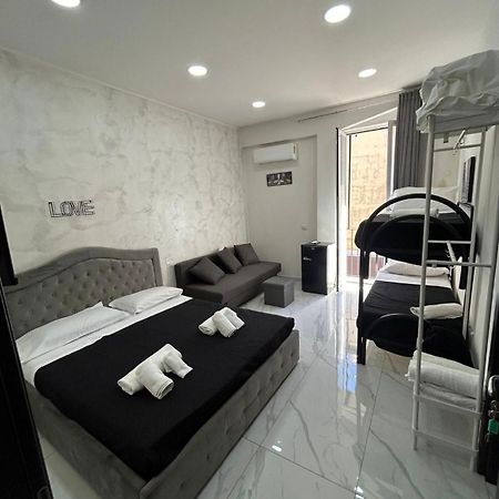 Terrazza Luxury Valentino Apartment เนเปิลส์ ภายนอก รูปภาพ