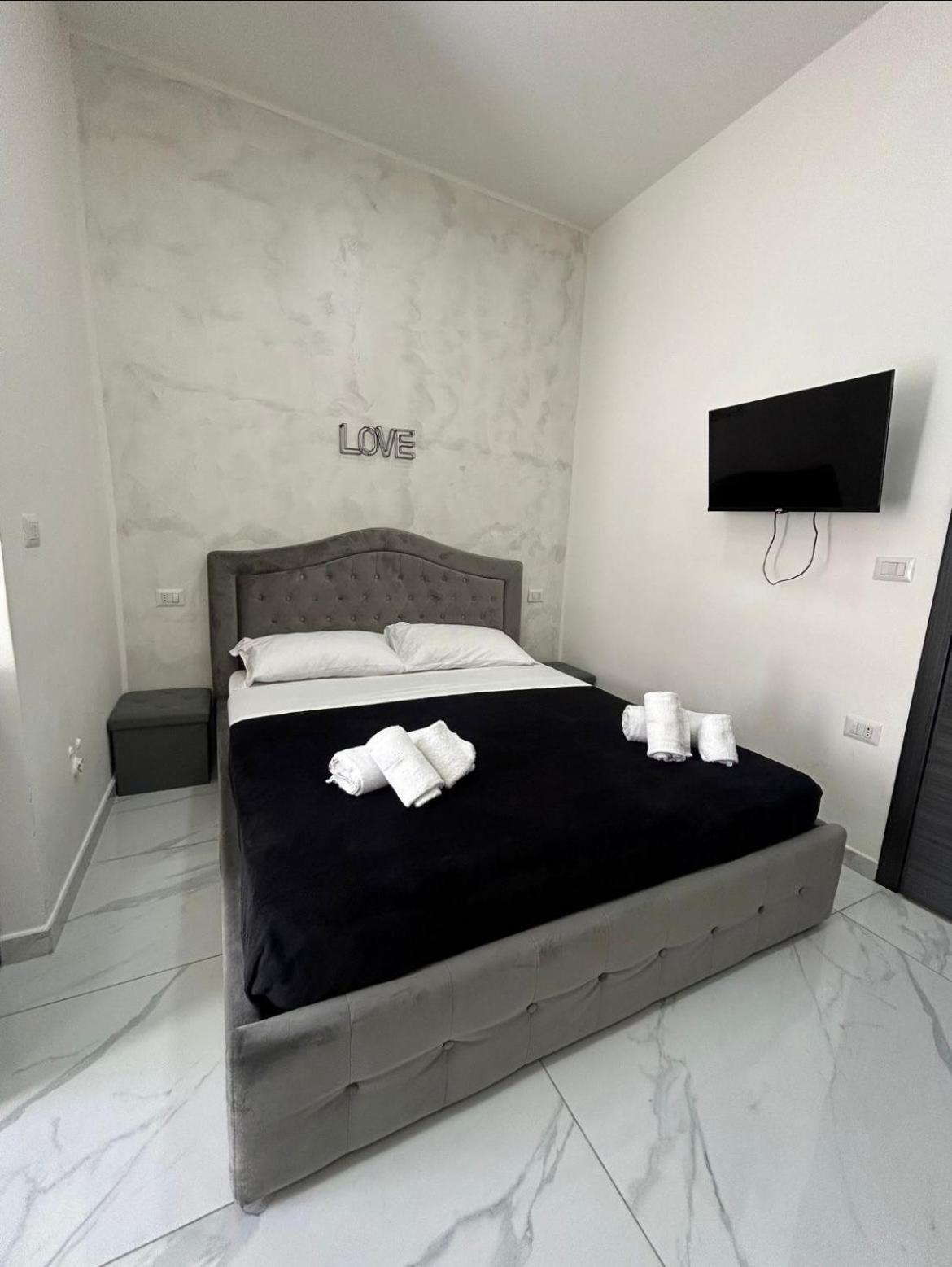 Terrazza Luxury Valentino Apartment เนเปิลส์ ภายนอก รูปภาพ
