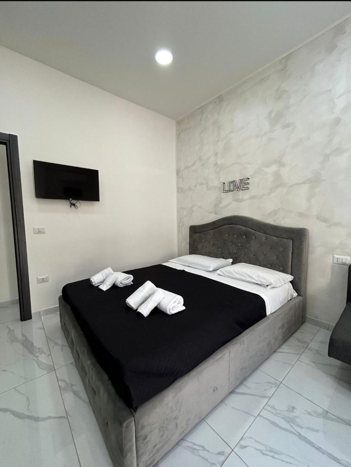 Terrazza Luxury Valentino Apartment เนเปิลส์ ภายนอก รูปภาพ