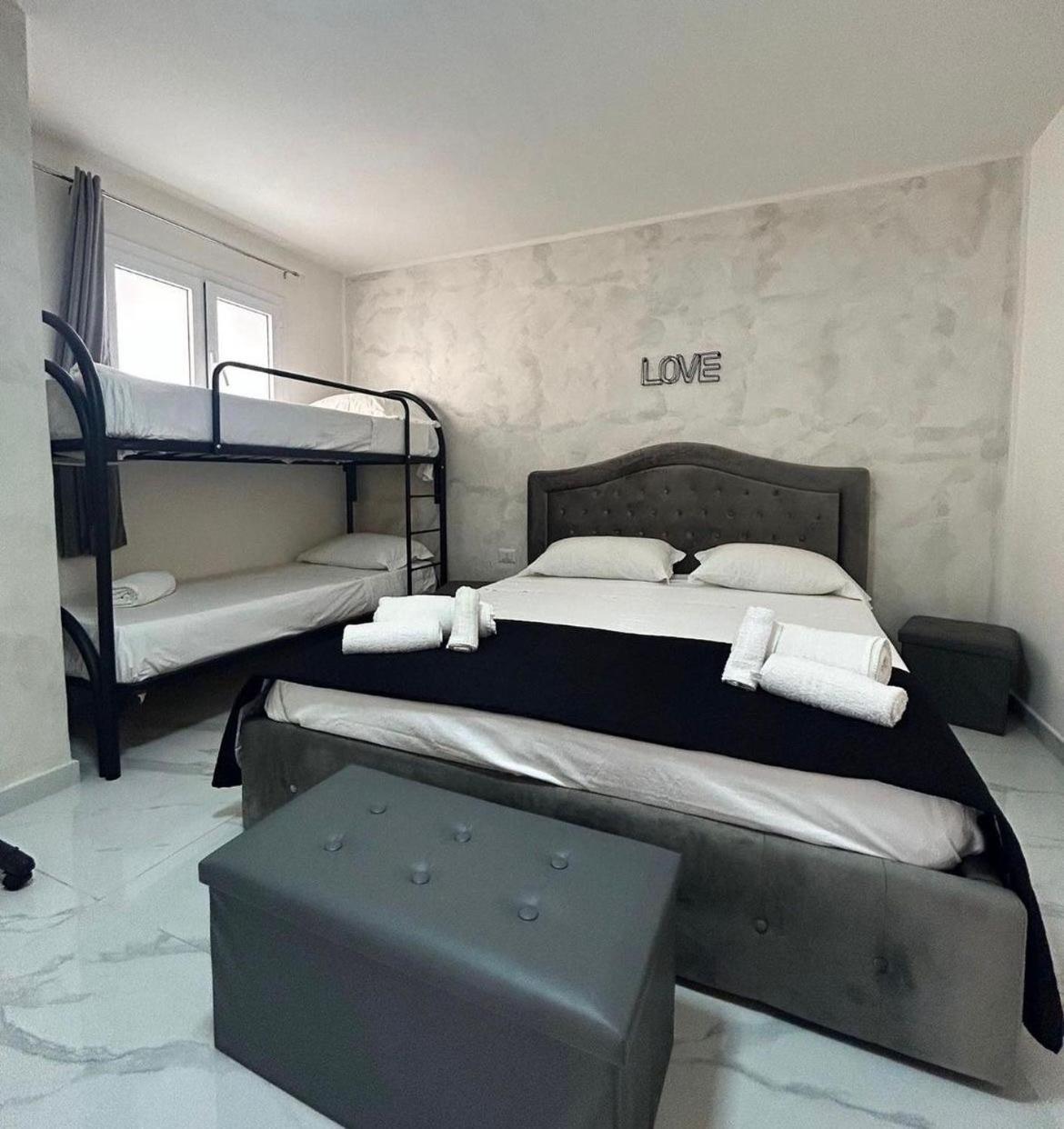 Terrazza Luxury Valentino Apartment เนเปิลส์ ภายนอก รูปภาพ
