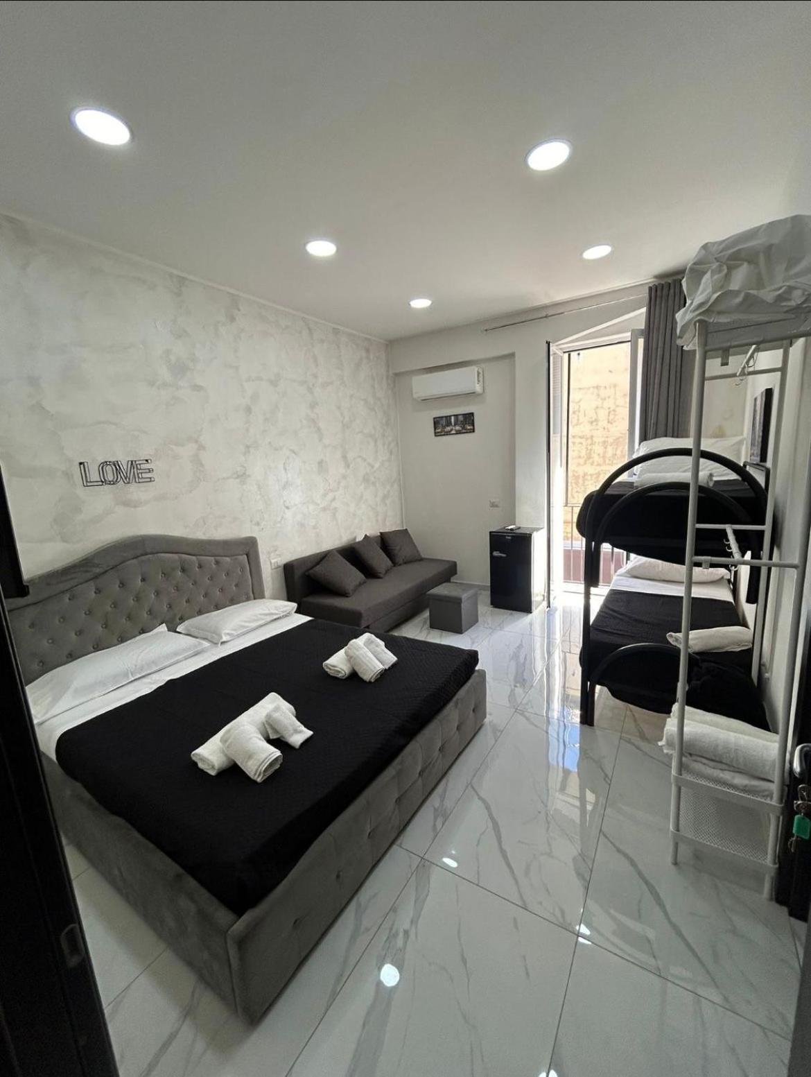 Terrazza Luxury Valentino Apartment เนเปิลส์ ภายนอก รูปภาพ