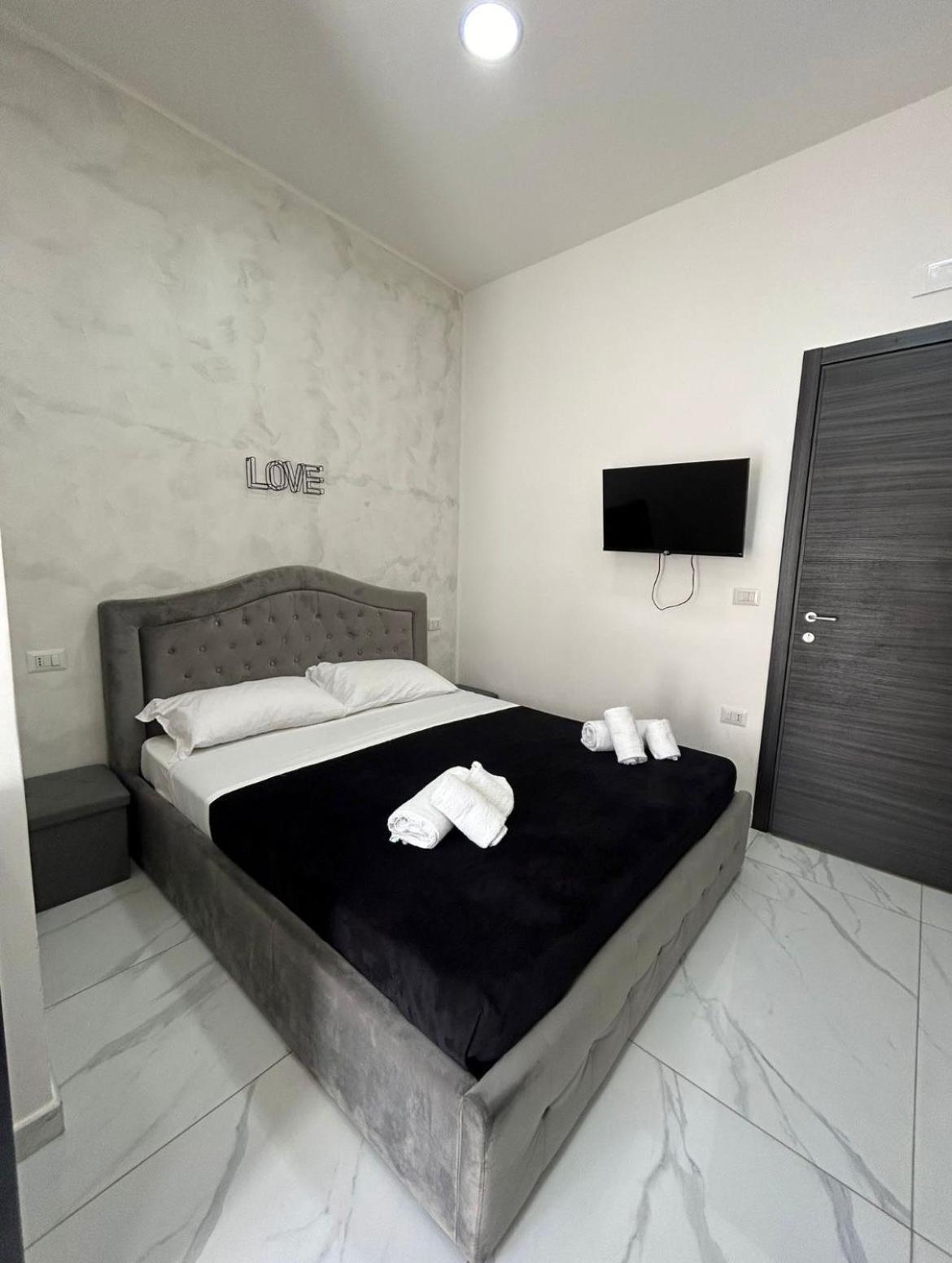 Terrazza Luxury Valentino Apartment เนเปิลส์ ภายนอก รูปภาพ